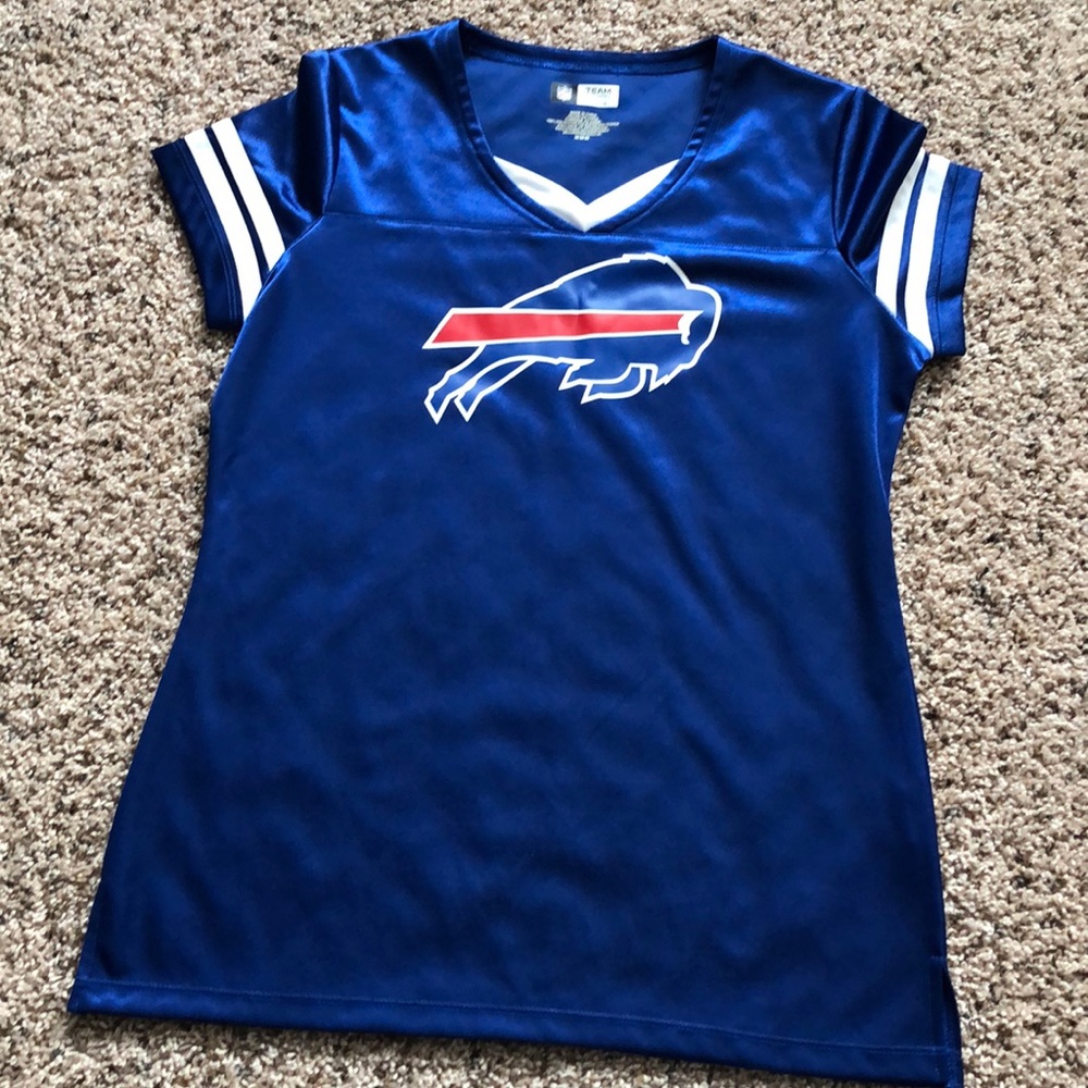 Women’s fitted sports tee